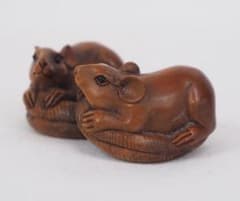 送料無料　時代物　柘植黄楊根付　鼠 送料無料 時代物 柘植黄楊根付 鼠 - メルカリ
