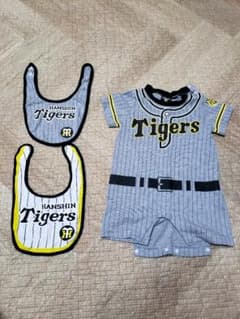 阪神タイガースのロンパース&スタイセットのサムネイル