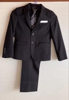 キッズ 黒 スーツ 130cm ネクタイ付きのサムネイル