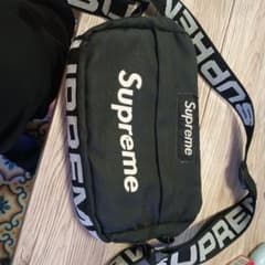 SUPREMEカバンのサムネイル