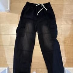 黒いカーゴパンツ ドローストリング付きのサムネイル