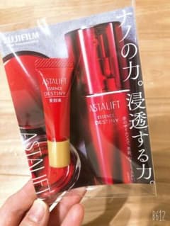 ちゃーちゃん様専用　新品☆ASTALIFT 美容液のサムネイル
