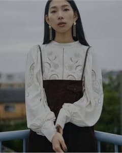 刺繍　ブラウスのサムネイル