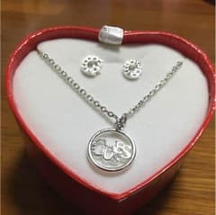 ゲス ピアス ネックレスセットのサムネイル