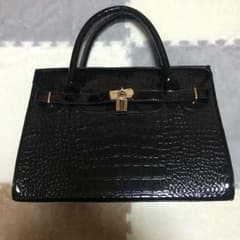 黒のエナメルバッグ！のサムネイル