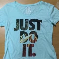 NIKE Tシャツ レディースのサムネイル