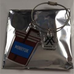 MONSTA X  アクリルキーリング  ミニョクのサムネイル