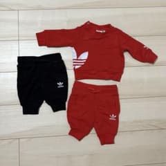adidas 赤 長袖 + 黒 ショートパンツ セットアップ 60サイズのサムネイル