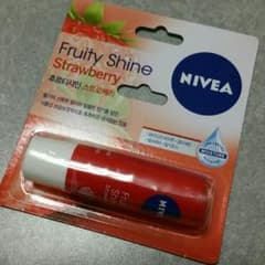 ニベア　NIVEA　色つきリップ♥のサムネイル