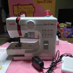 Janomeコンパクト電動ミシンのサムネイル