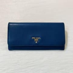 本日限定価格　PRADA プラダ　二つ折り　財布　長財布　紺　青　金ロゴ 本日限定価格 PRADA プラダ 二つ折り 財布 長財布 紺 青 金ロゴ - メルカリ