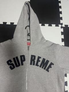 supreme パーカーのサムネイル
