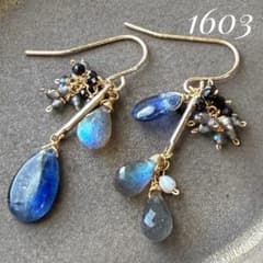 1603 カイヤナイト　ラブラドライトピアス 1603 カイヤナイト ラブラドライトピアス - メルカリ