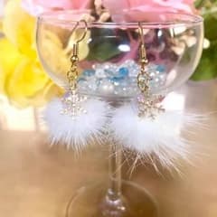 ふんわり可愛いミンクファー×雪の結晶ピアスorイヤリングのサムネイル
