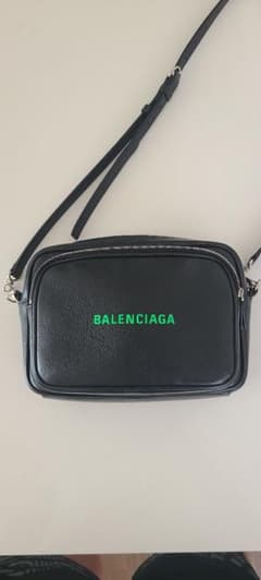 BALENCIAGAエブリデイロゴカメラバックのサムネイル