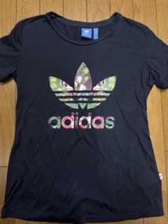 美品⭐︎adidas Tシャツのサムネイル