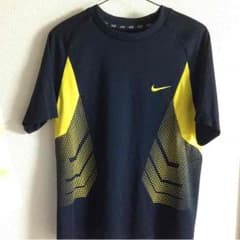 NIKE スポーツTシャツのサムネイル