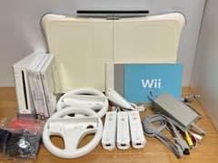 Wii 本体 すぐ遊べるセット リモコン3本 ソフト4本 WiiFitのサムネイル