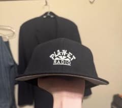 最終値下げPLANET RADIO キャップ 黒のサムネイル