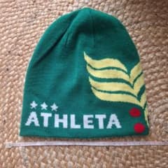 年末までの最終価格♡ATHLETA 緑色ビーニーと黒フリースネックウォーマーのサムネイル