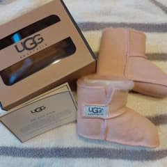 ugg アグ　ベビーブーツ　ベビーブーティー　ピンクのサムネイル