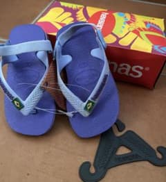 新品タグ付き Havaianas ベビー用サンダル パープルのサムネイル