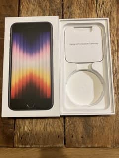 iPhone SE (第3世代) 箱、付属品のサムネイル