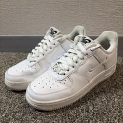 NIKE AIR FORCE 1 ホワイト スニーカーのサムネイル