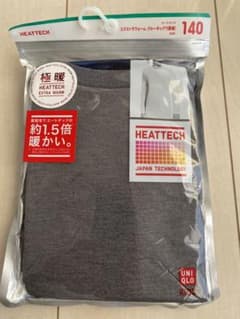 ユニクロ 極暖 ヒートテック　長袖クルーネック　140 新品未使用のサムネイル