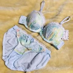お値下げしました！盛れる❤️ブラジャーB75ショーツMセットのサムネイル