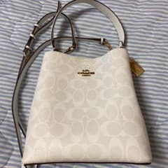 COACH コーチ　スモールタウンバケット ホワイトのサムネイル