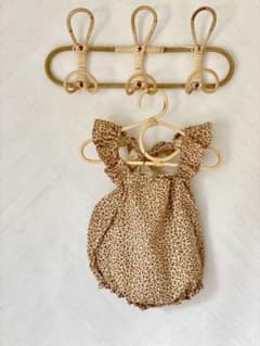 コンゲススロイド　フリルロンパース