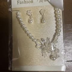 エレガントなパールネックレスとピアス　小さめ