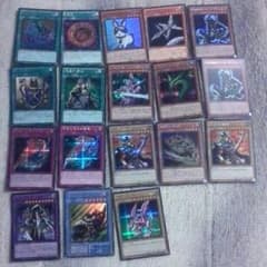 遊戯王 昔のレアカード18枚セットのサムネイル