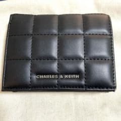 CHARLES & KEITH 二つ折り財布のサムネイル