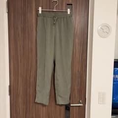 カーキパンツのサムネイル