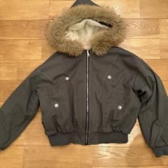フェイクファー付き フーデッドブルゾン ブラックのサムネイル