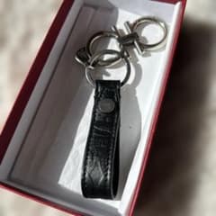 Ferragamo key ring for men and women, black.