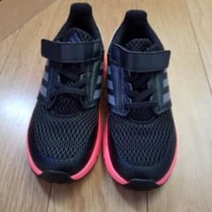 処分最終！　新品　kids adidas　スニーカーのサムネイル