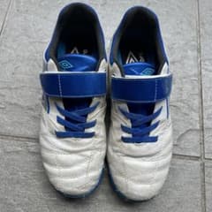 umbro サッカーシューズ ホワイト/ブルー　キッズ21cmのサムネイル