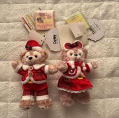 新品未使用タグ付き ダッフィー シェリーメイ ぬいぐるみバッジ