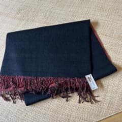 ナオコ　　　　　　　　　　　　　　ビキューナ ウールストール 黒/赤 ナオコ様専用 ビキューナ ウールストール 黒/赤 - メルカリ