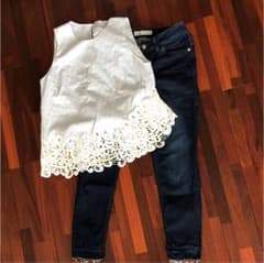 ノースリーブシャツ & ジーンズのサムネイル