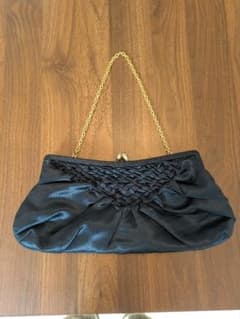 【美品・Rouge vif】パーティーバッグ クラッチ 結婚式 黒 サテンのサムネイル