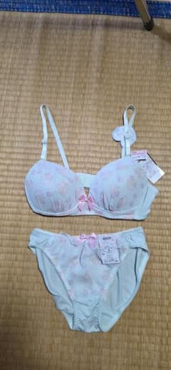 CLOSSHI ブラジャーショーツセット Mサイズのサムネイル