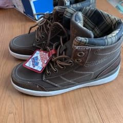 新品　ハイカットスニーカー23.5㎝のサムネイル