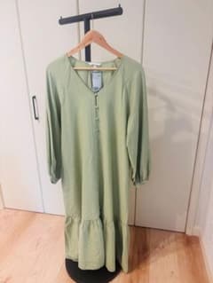 H&M 長袖 ティアードワンピース ライトグリーン 新品美品のサムネイル