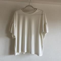ユニクロ袖フリルカットソーのサムネイル