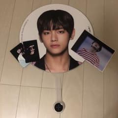 BTS キムテヒョン うちわ＊トレカ、ポストカード付きのサムネイル