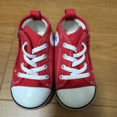 赤いコンバース スニーカーのサムネイル